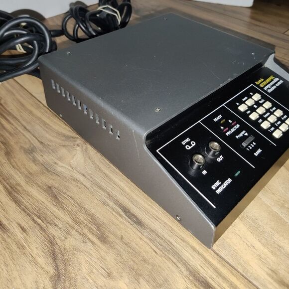 Kodak Ektagraphic programmable dissolve control for two Kodak slide projectors. - Picture 3 of 9